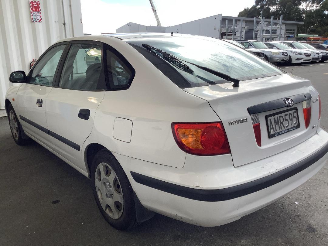 Photo '5' of Hyundai Elantra GL Photo '5' of Hyundai Elantra GL