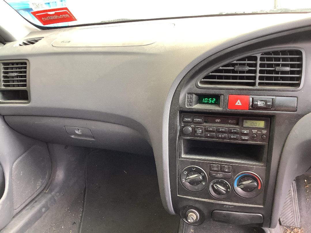 Photo '11' of Hyundai Elantra GL Photo '11' of Hyundai Elantra GL