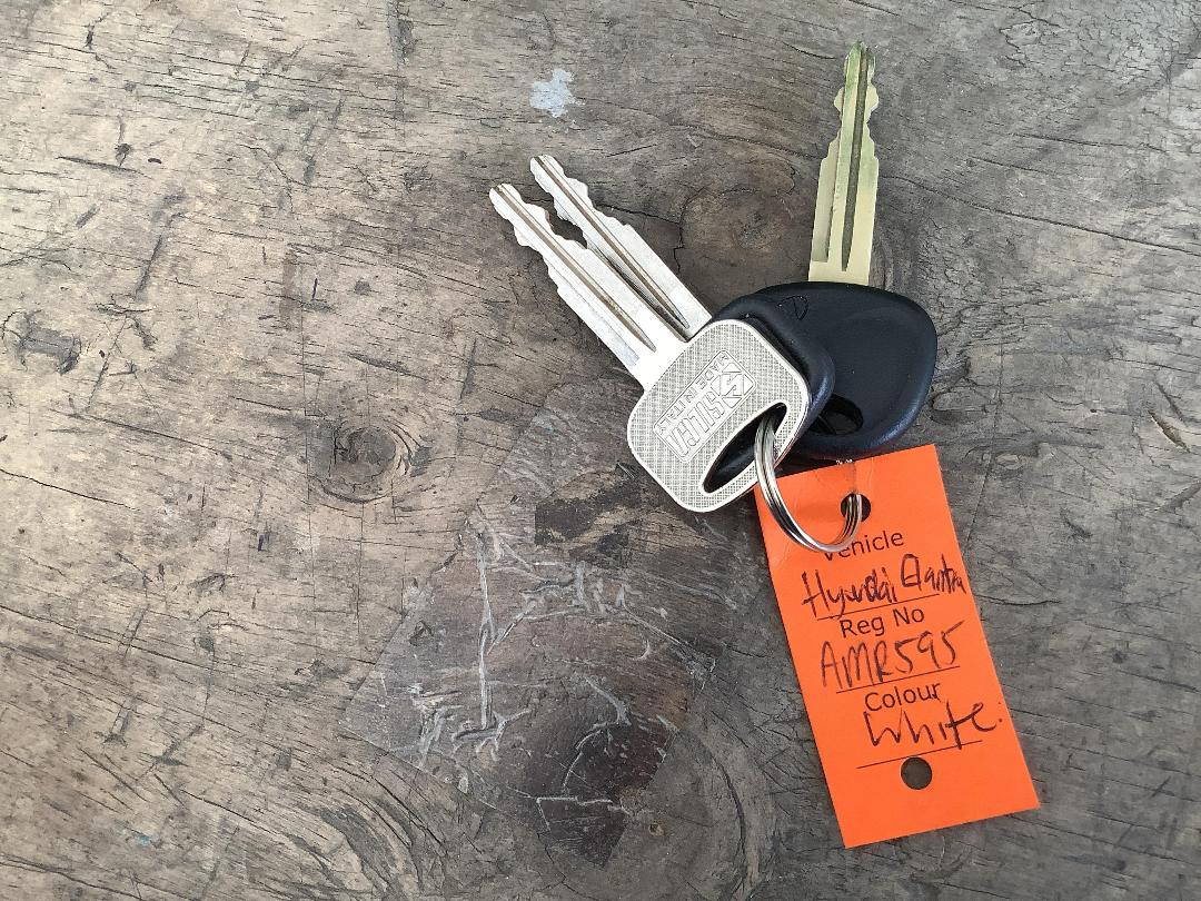 Photo '16' of Hyundai Elantra GL Photo '16' of Hyundai Elantra GL