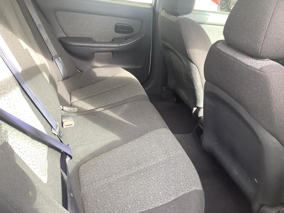 Photo '8' of Hyundai Elantra GL Photo '8' of Hyundai Elantra GL