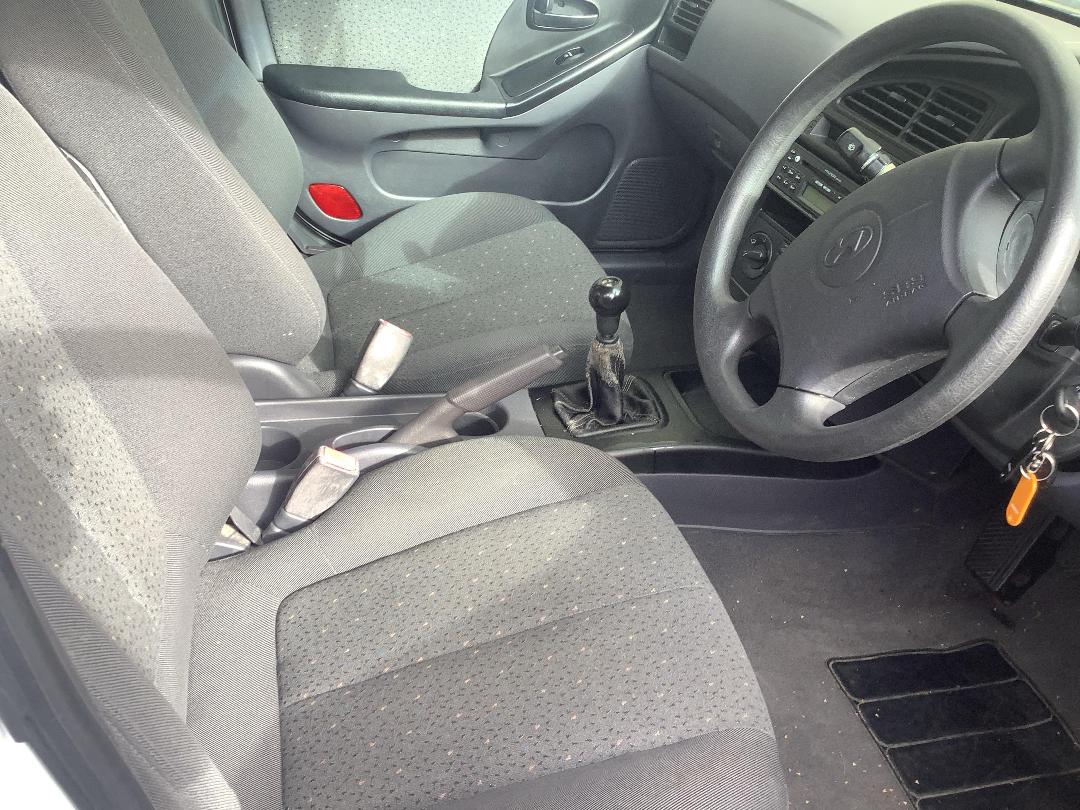 Photo '11' of Hyundai Elantra GL Photo '11' of Hyundai Elantra GL