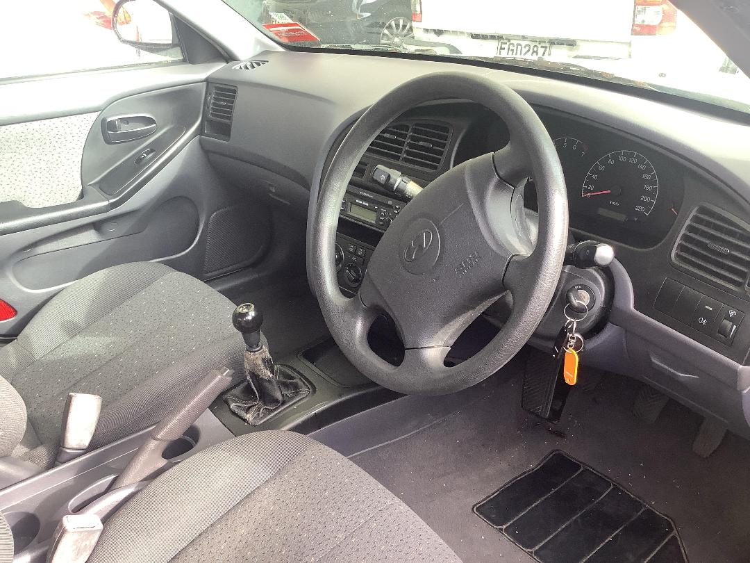 Photo '10' of Hyundai Elantra GL Photo '10' of Hyundai Elantra GL