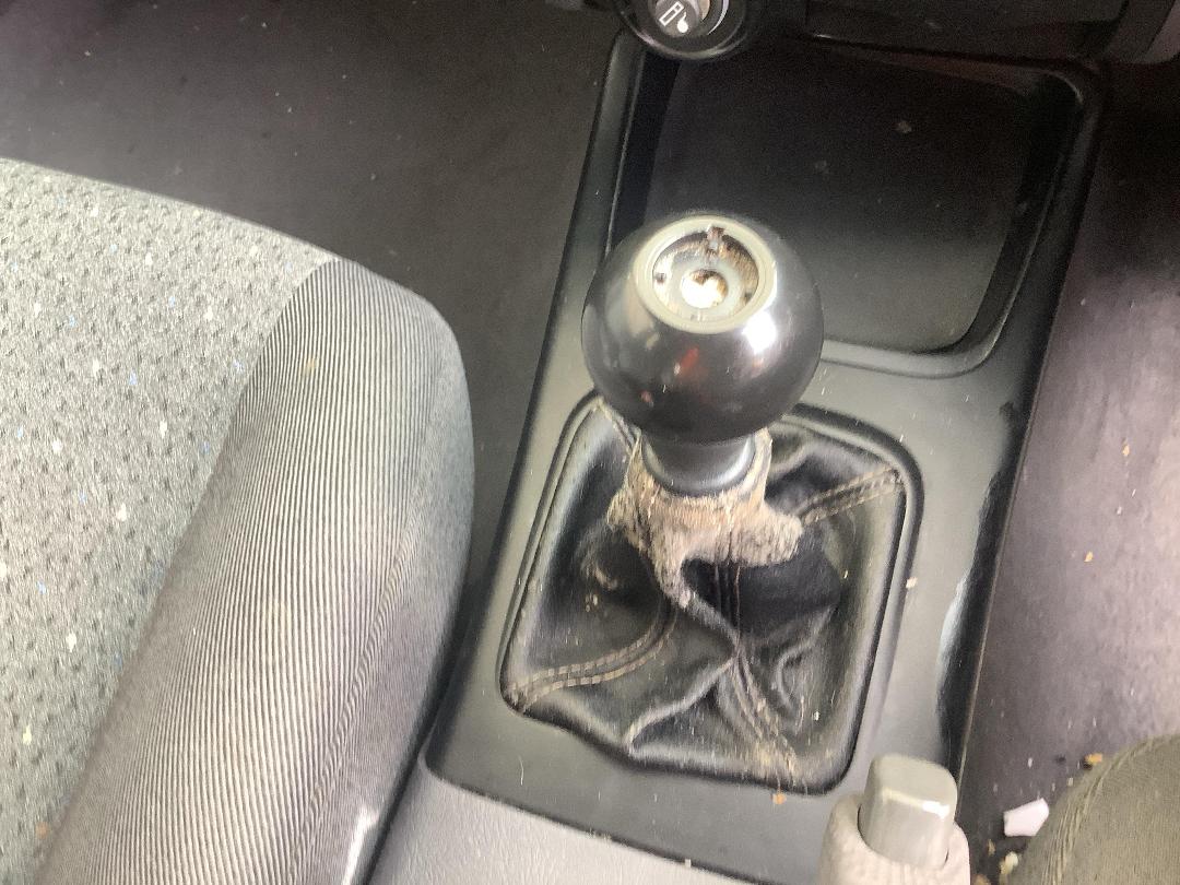 Photo '14' of Hyundai Elantra GL Photo '14' of Hyundai Elantra GL