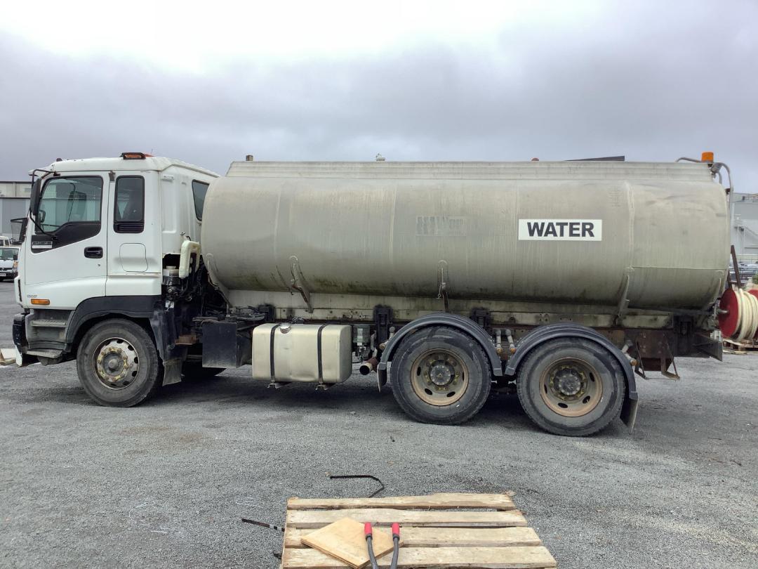 Photo '7' of Isuzu EXZ 390 Tanker