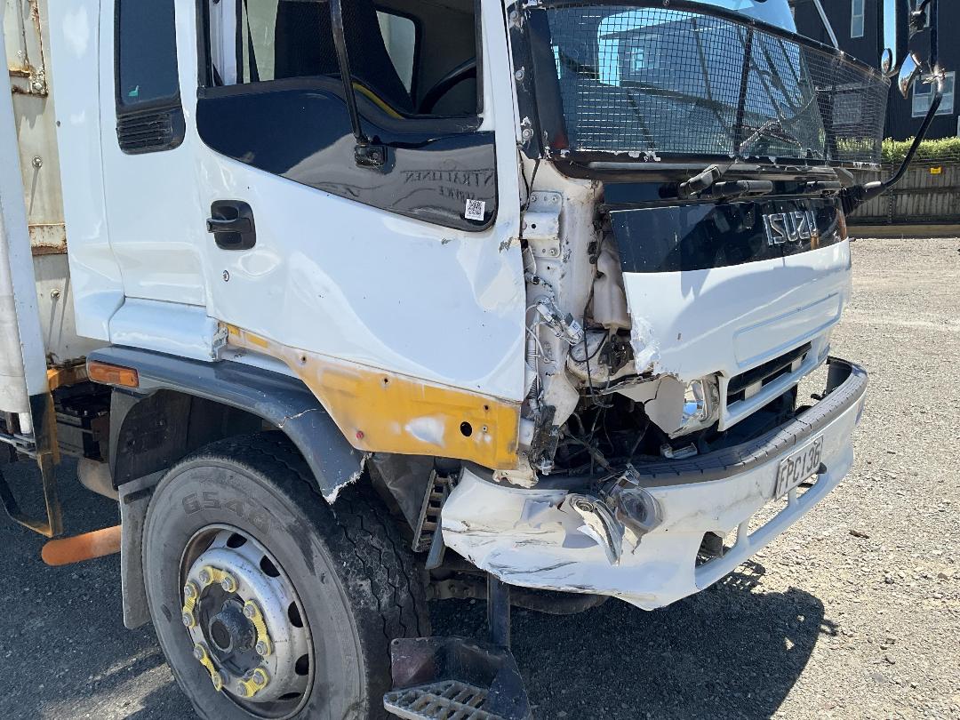 Photo '10' of Isuzu F Series FVZ1400 6X4 TRUCK Curtainsider Photo '10' of Isuzu F Series FVZ1400 6X4 TRUCK Curtainsider