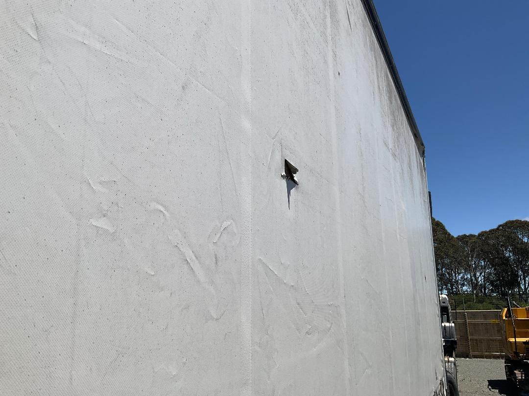 Photo '31' of Isuzu F Series FVZ1400 6X4 TRUCK Curtainsider Photo '31' of Isuzu F Series FVZ1400 6X4 TRUCK Curtainsider