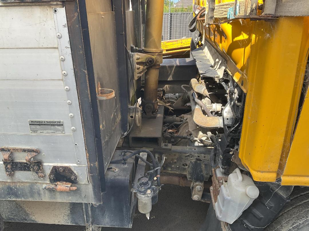 Photo '5' of Isuzu NPR NPR450 4X2 TRUCK Flat Deck