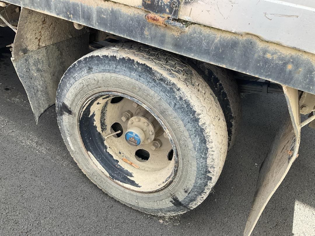 Photo '11' of Isuzu NPR NPR450 4X2 TRUCK Flat Deck