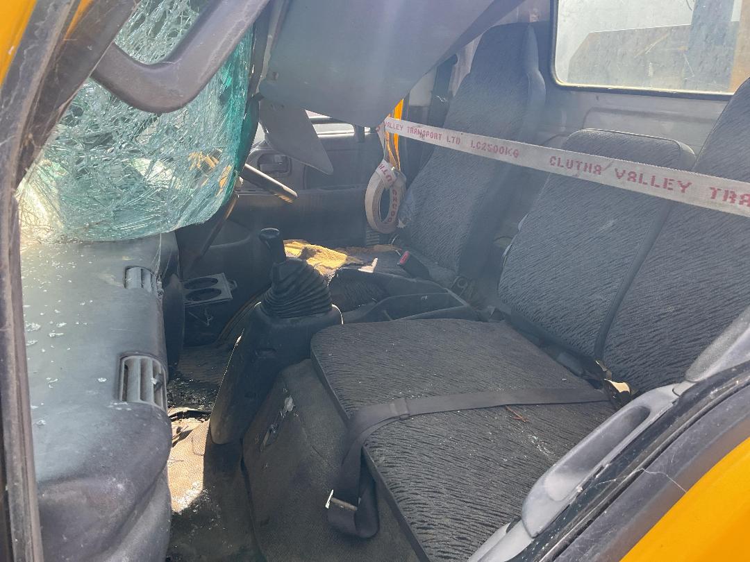 Photo '13' of Isuzu NPR NPR450 4X2 TRUCK Flat Deck