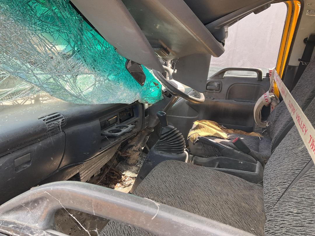 Photo '14' of Isuzu NPR NPR450 4X2 TRUCK Flat Deck