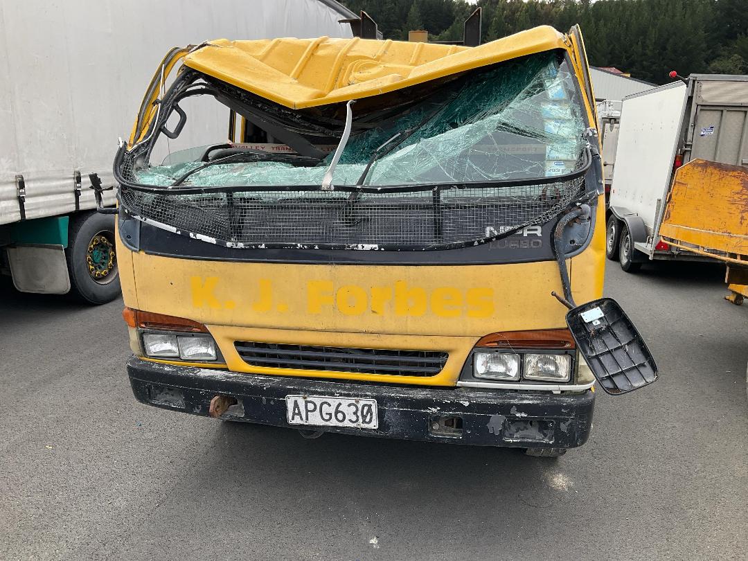 Photo '4' of Isuzu NPR NPR450 4X2 TRUCK Flat Deck