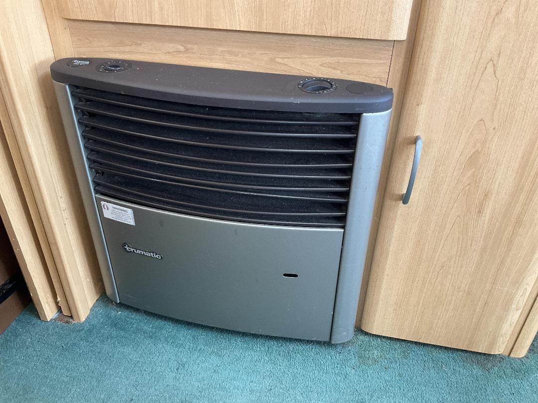 Photo '24' of Lunar Lexon EW Caravan - Tandem Photo '24' of Lunar Lexon EW Caravan - Tandem