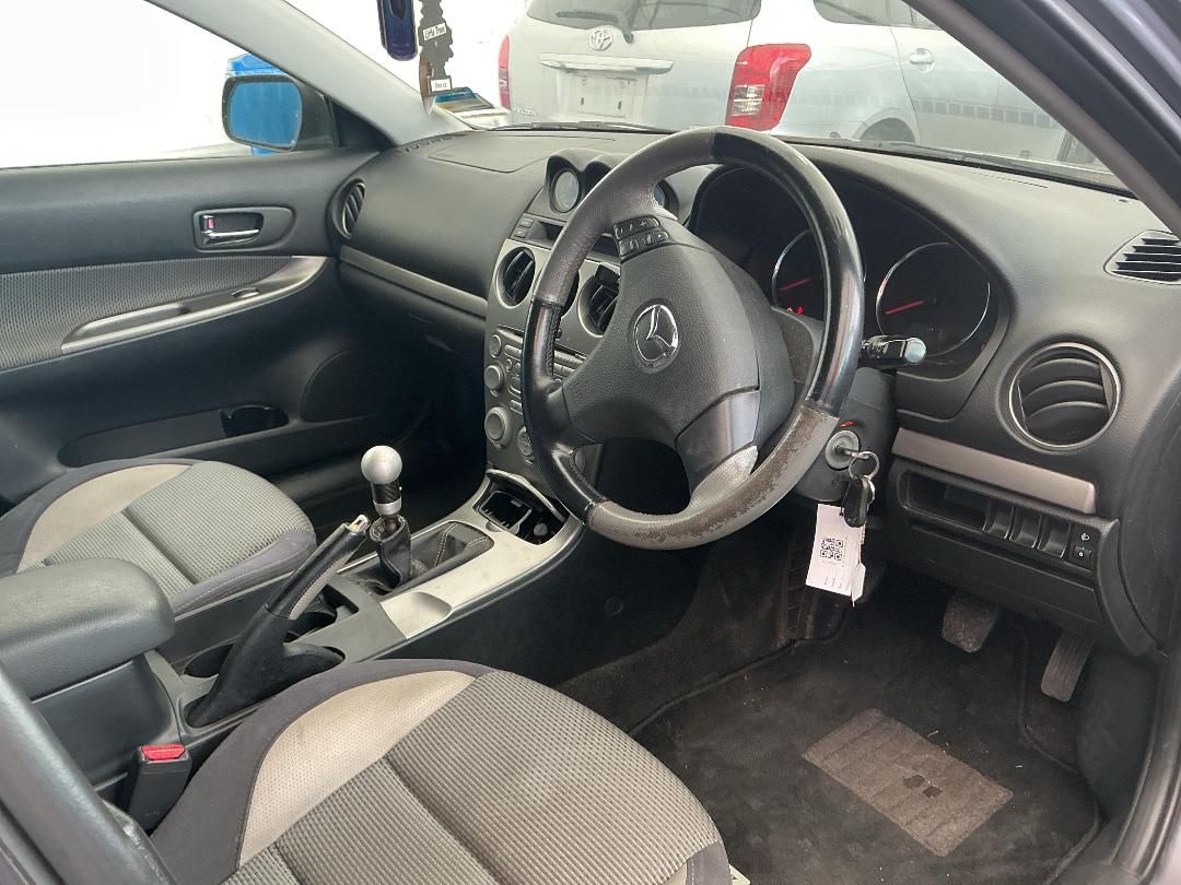 Photo '7' of Mazda Atenza