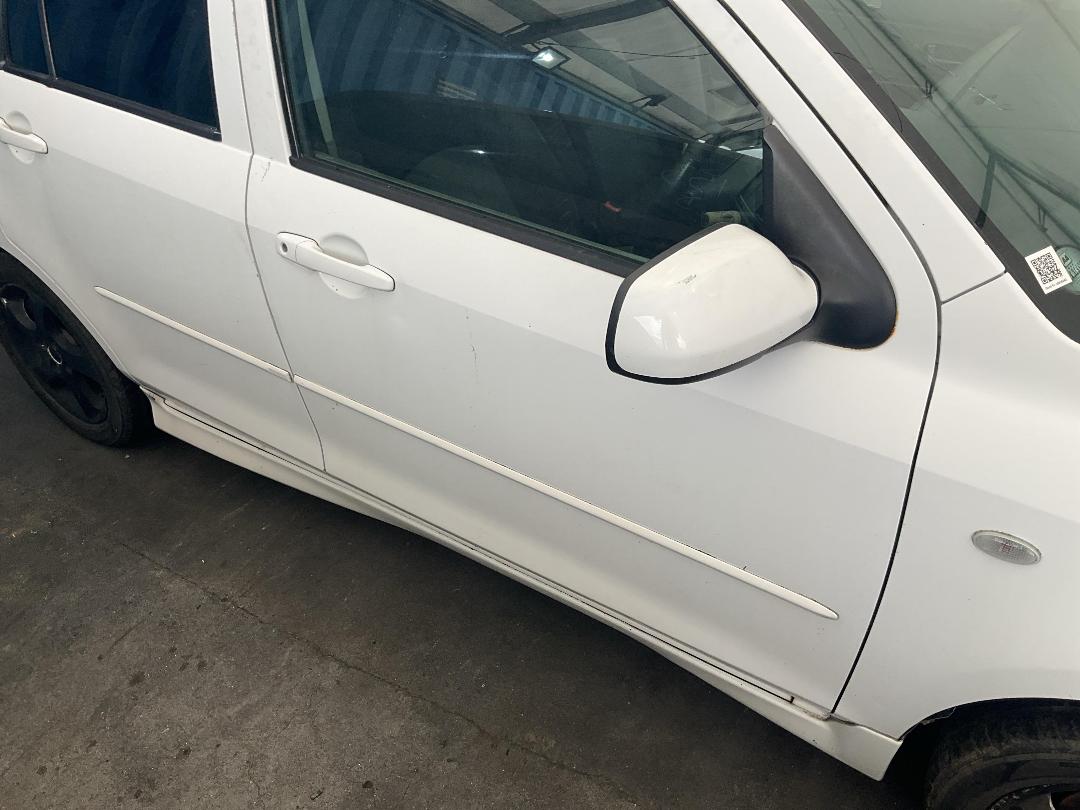 Photo '3' of Mazda Demio Photo '3' of Mazda Demio