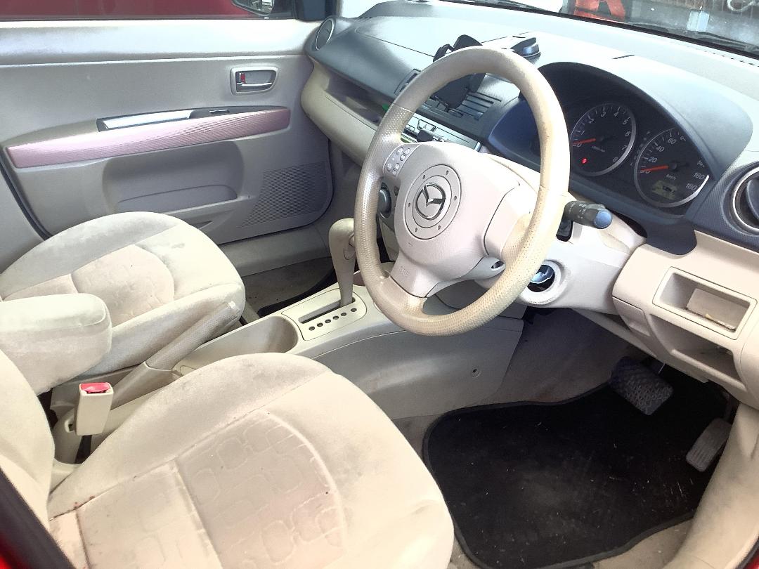 Photo '11' of Mazda Demio Photo '11' of Mazda Demio