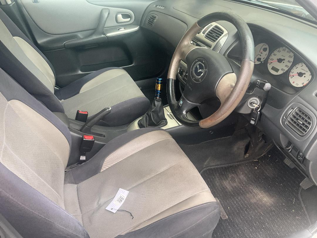 Photo '8' of Mazda Familia Photo '8' of Mazda Familia