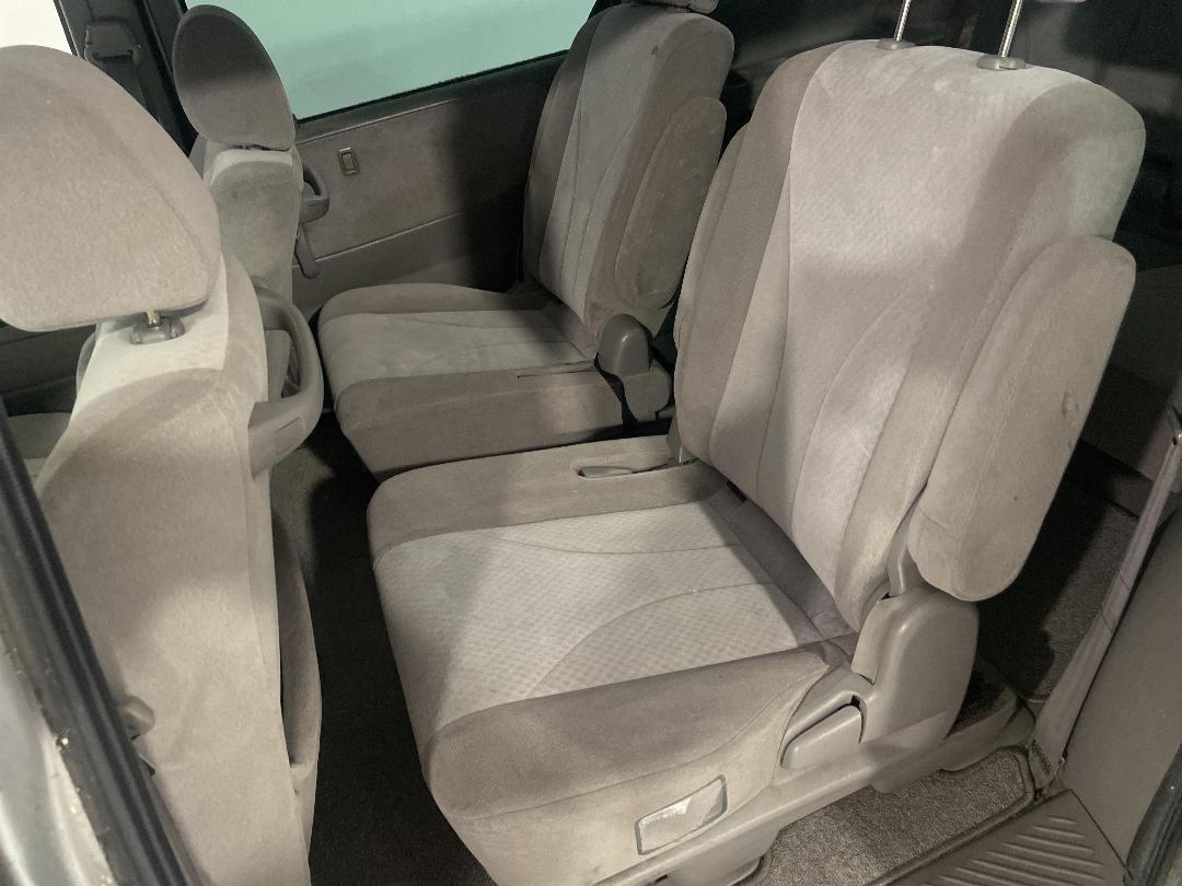 Photo '17' of Mazda MPV