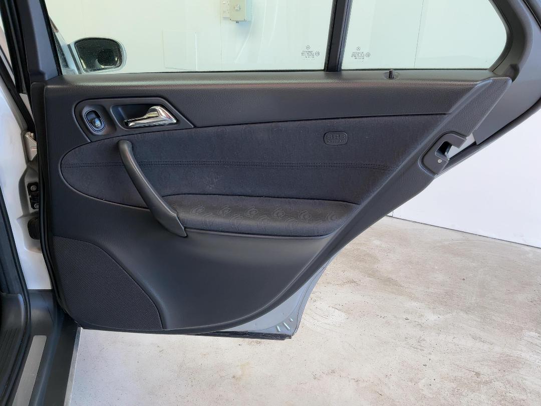 Photo '17' of Mercedes-Benz C180