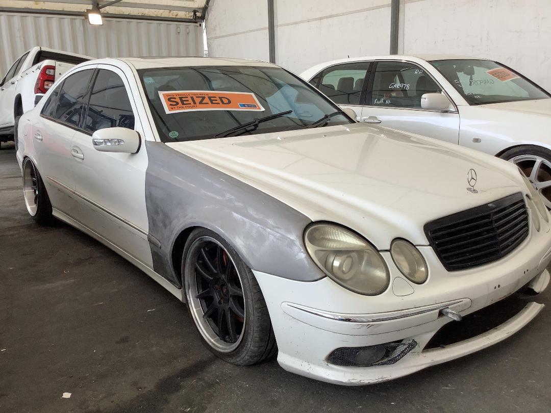 Photo '3' of Mercedes-Benz E500