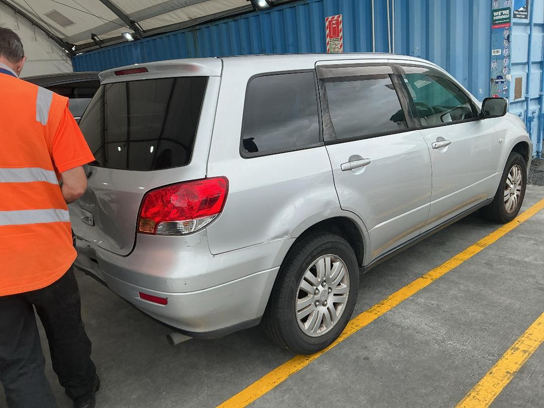 Photo '5' of Mitsubishi Airtrek Photo '5' of Mitsubishi Airtrek