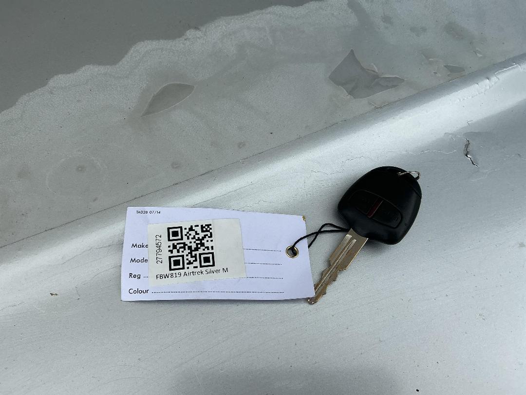 Photo '11' of Mitsubishi Airtrek Photo '11' of Mitsubishi Airtrek