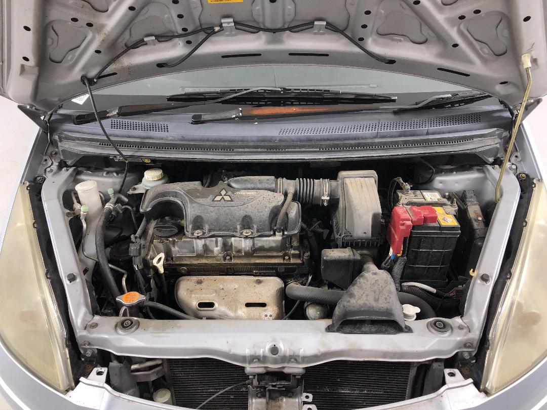 Photo '13' of Mitsubishi Colt Photo '13' of Mitsubishi Colt