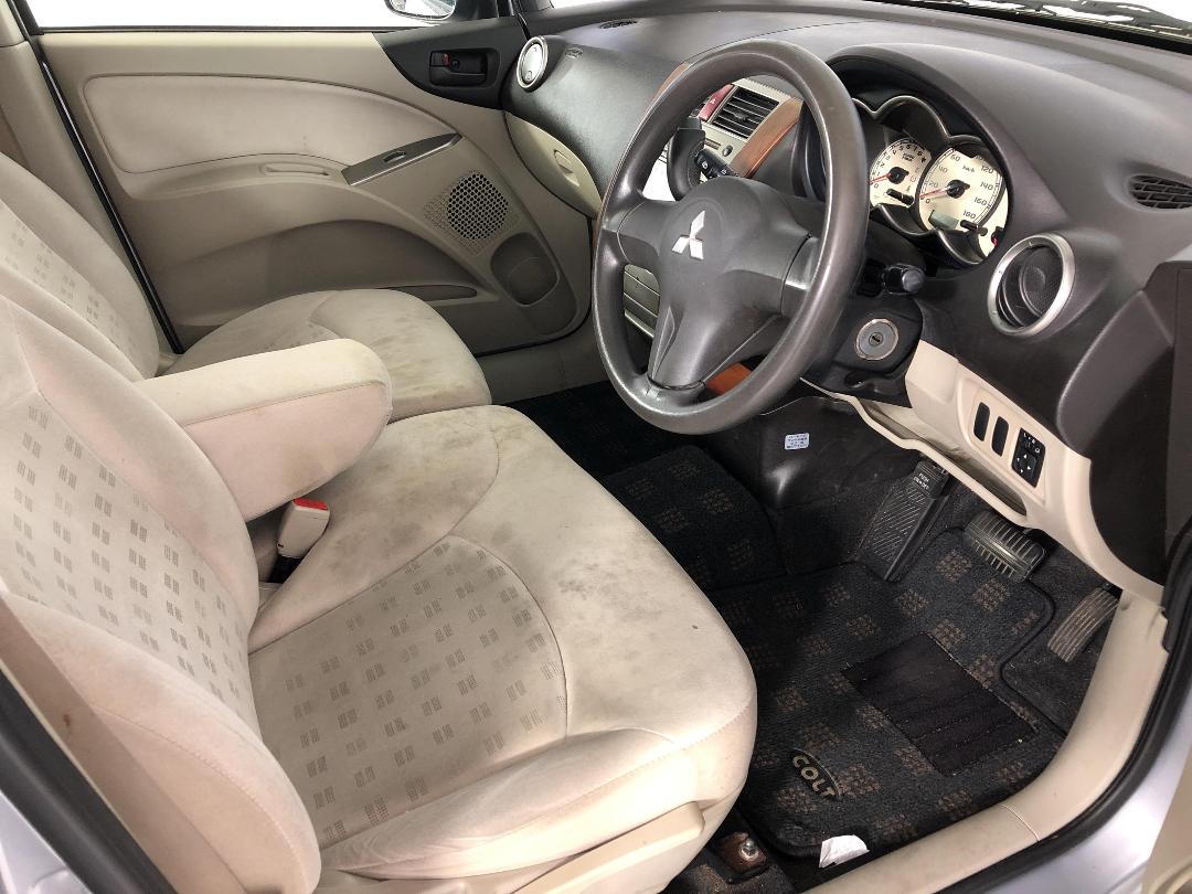 Photo '16' of Mitsubishi Colt Photo '16' of Mitsubishi Colt