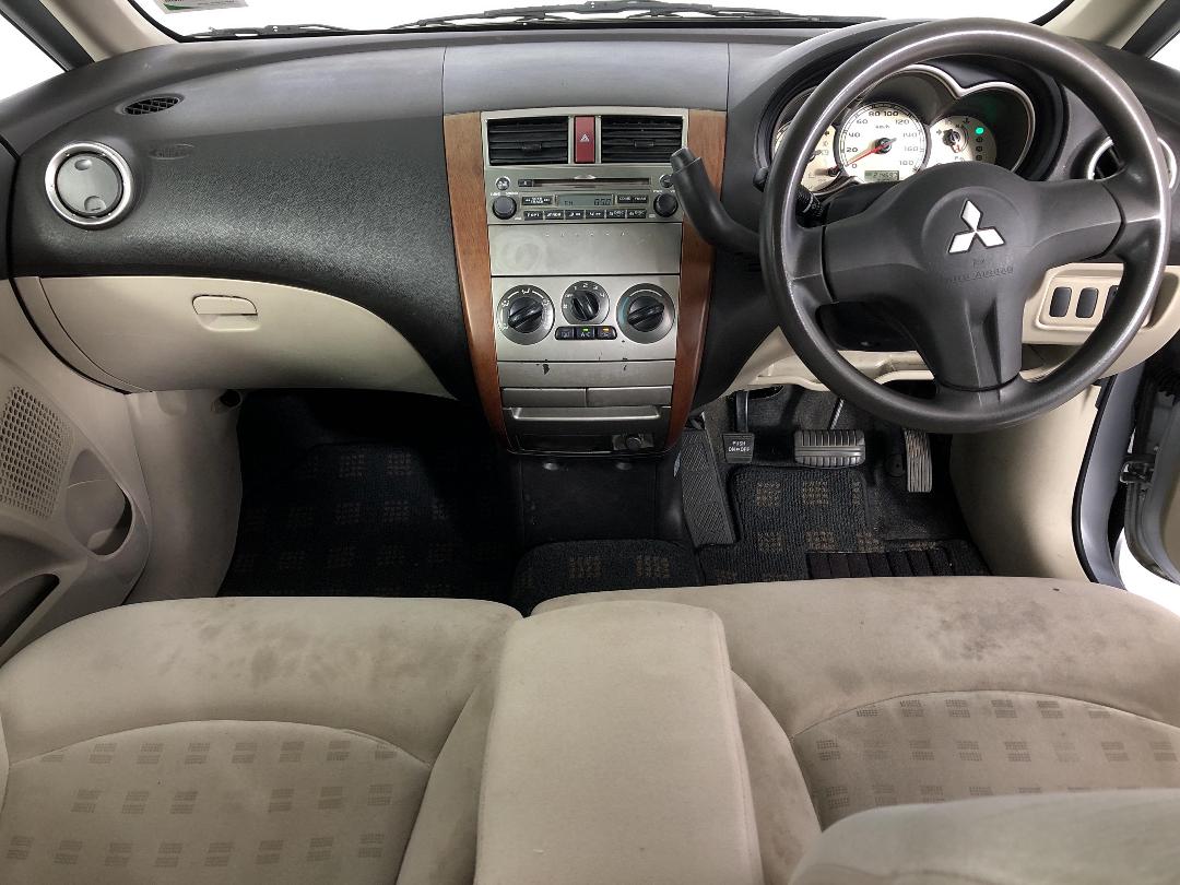 Photo '17' of Mitsubishi Colt Photo '17' of Mitsubishi Colt