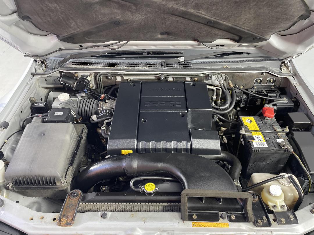 Photo '13' of Mitsubishi Pajero