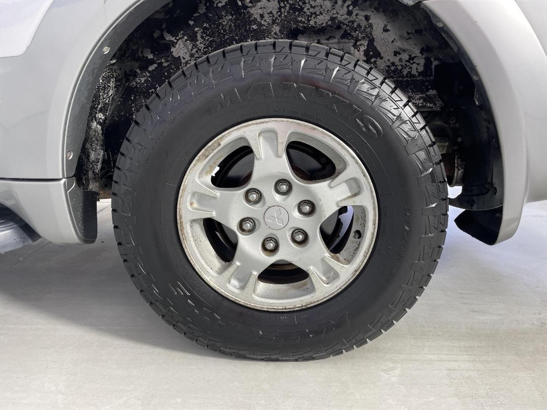 Photo '11' of Mitsubishi Pajero