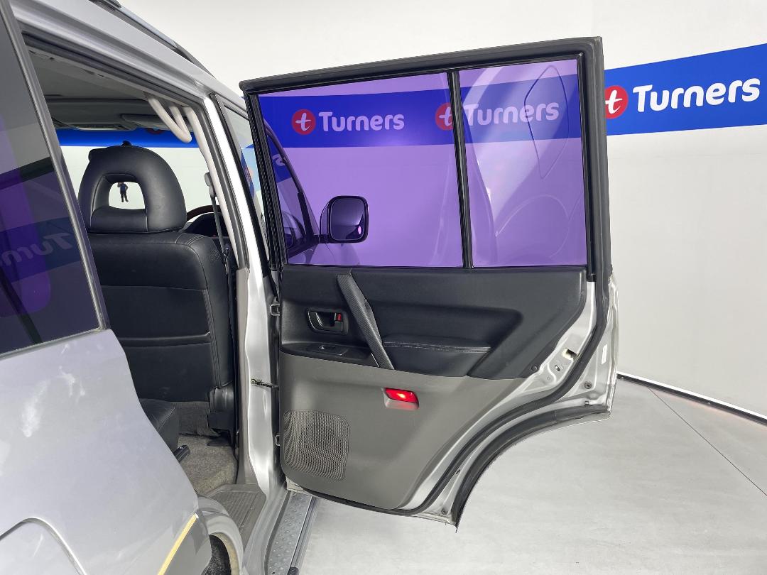 Photo '19' of Mitsubishi Pajero