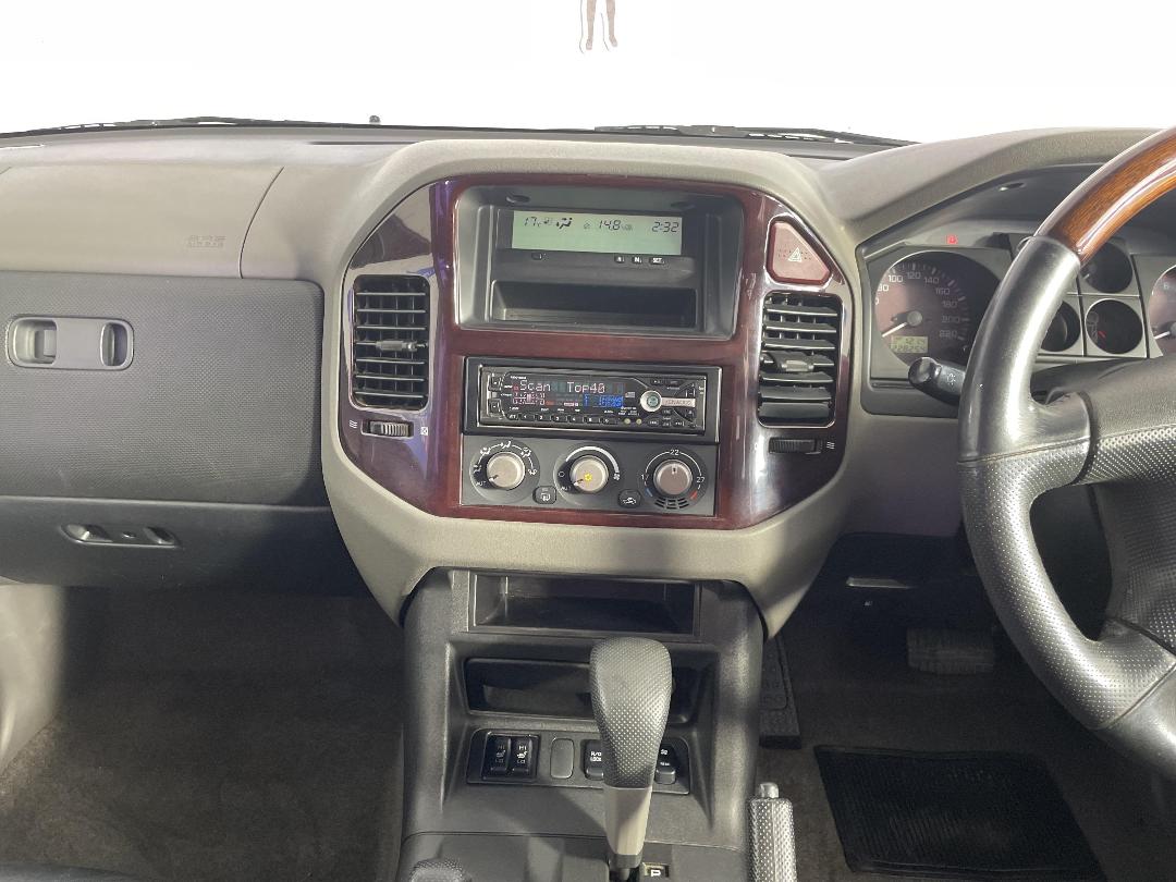 Photo '18' of Mitsubishi Pajero