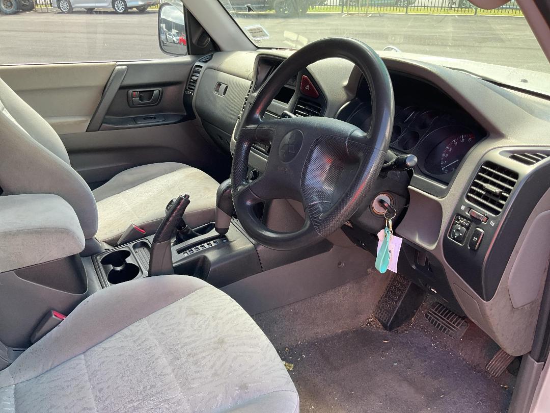 Photo '14' of Mitsubishi Pajero