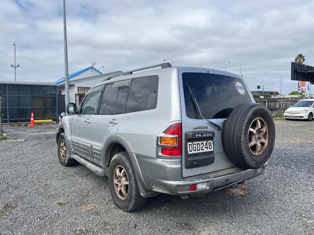 Photo '6' of Mitsubishi Pajero