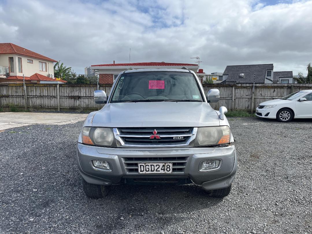 Photo '2' of Mitsubishi Pajero