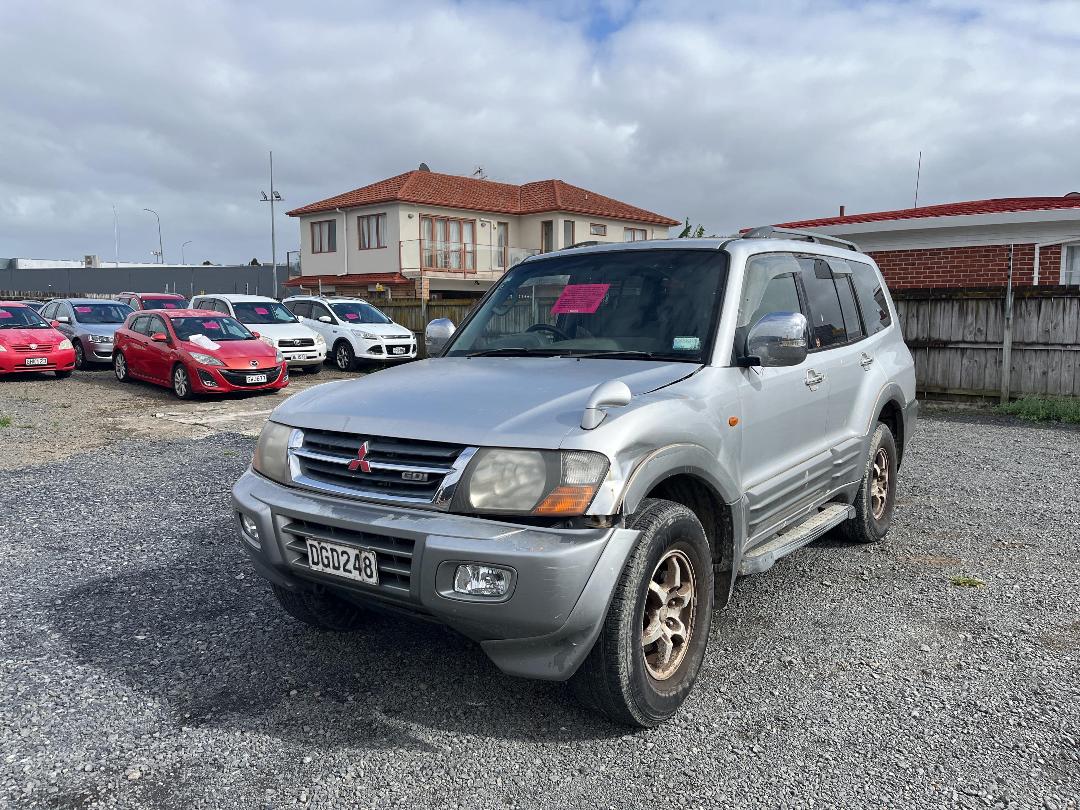 Photo '3' of Mitsubishi Pajero