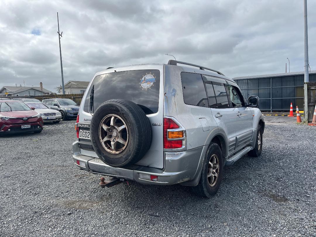 Photo '4' of Mitsubishi Pajero