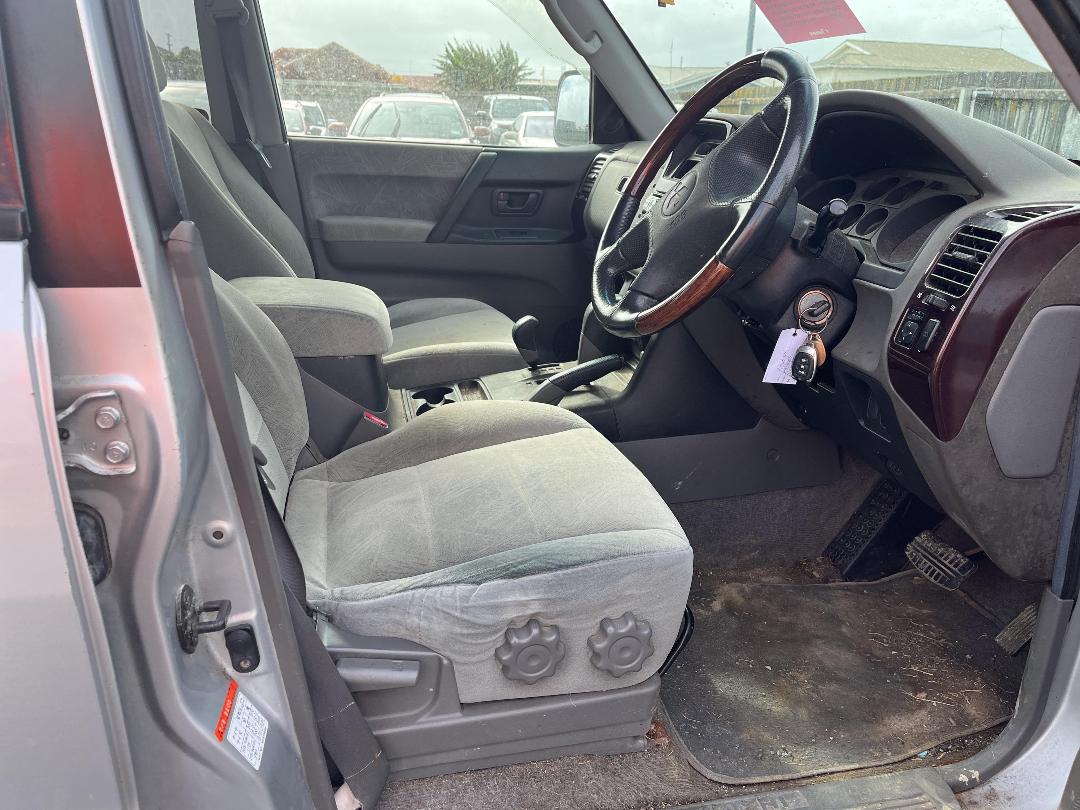 Photo '10' of Mitsubishi Pajero