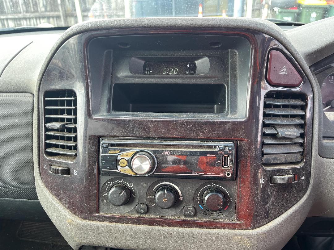 Photo '28' of Mitsubishi Pajero