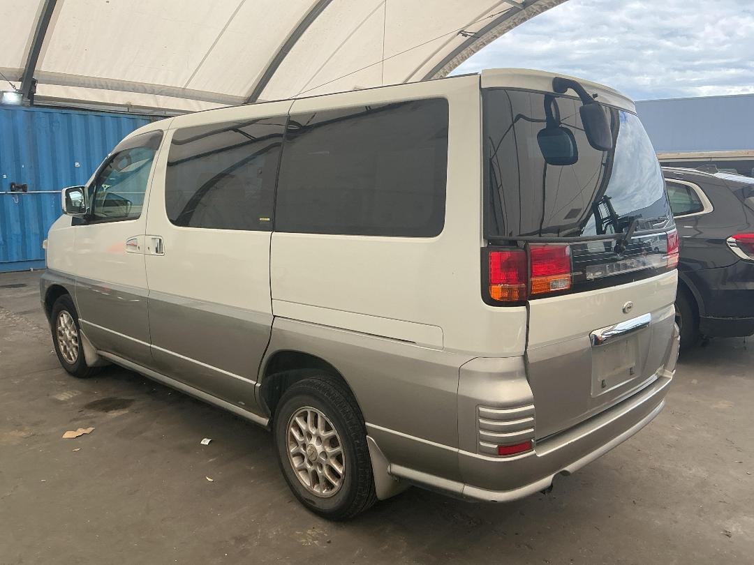 Photo '10' of Nissan Elgrand Photo '10' of Nissan Elgrand