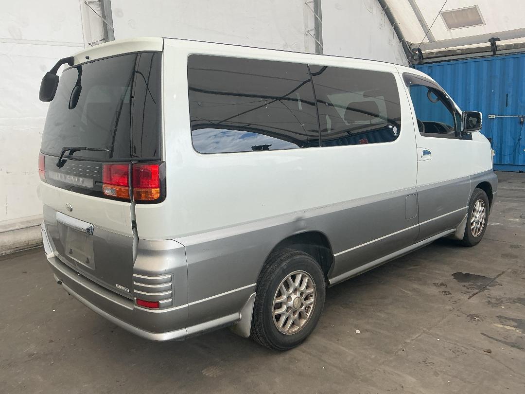 Photo '14' of Nissan Elgrand Photo '14' of Nissan Elgrand