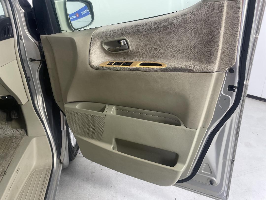 Photo '15' of Nissan Elgrand