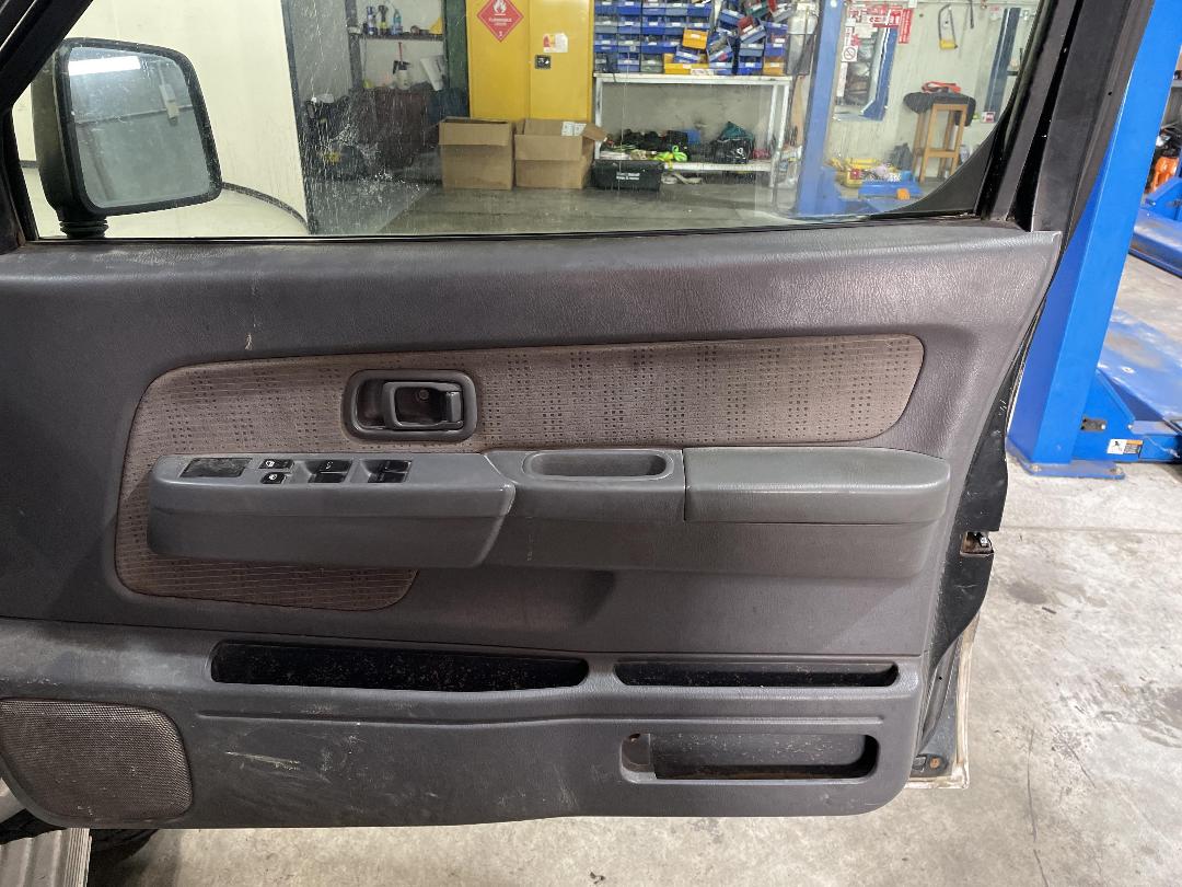 Photo '13' of Nissan Navara D/C W/S Vent Photo '13' of Nissan Navara D/C W/S Vent