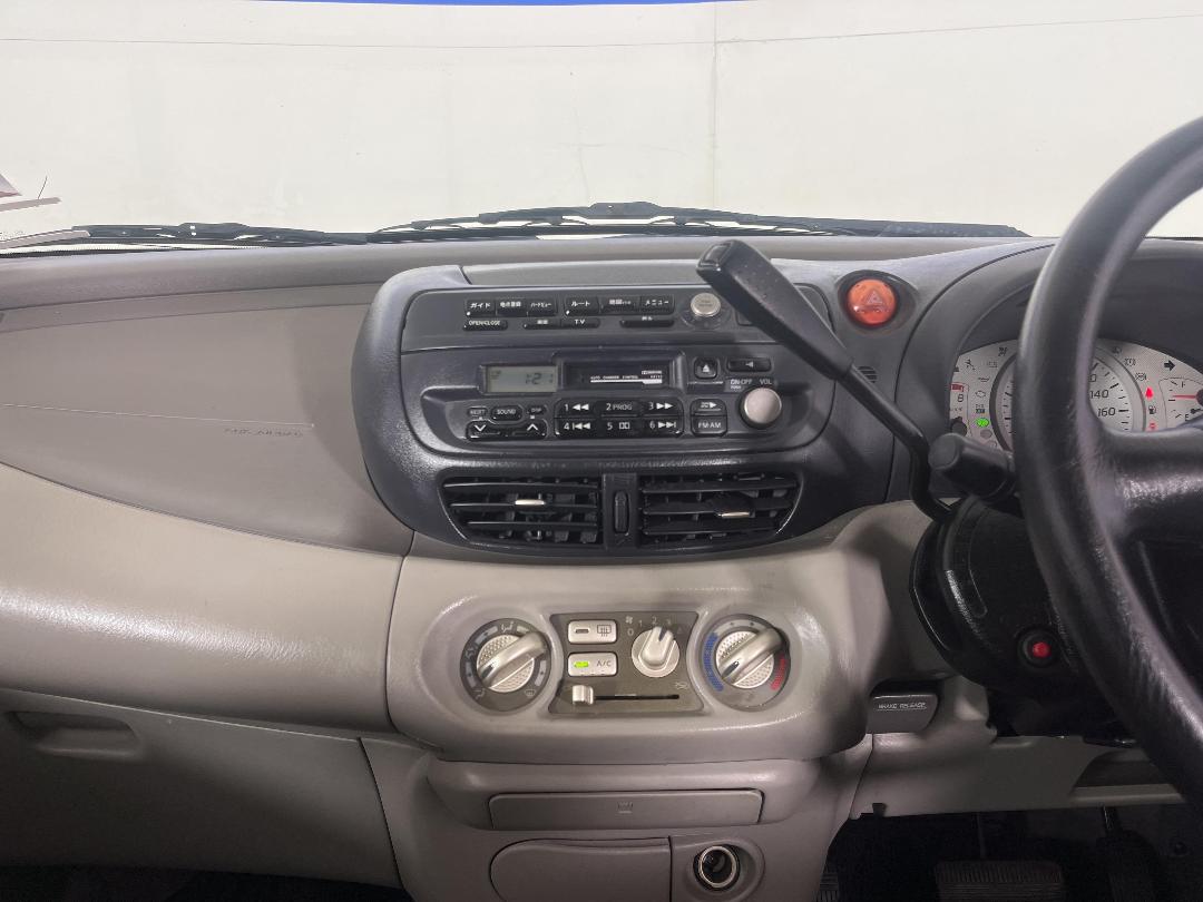 Photo '18' of Nissan Tino Photo '18' of Nissan Tino