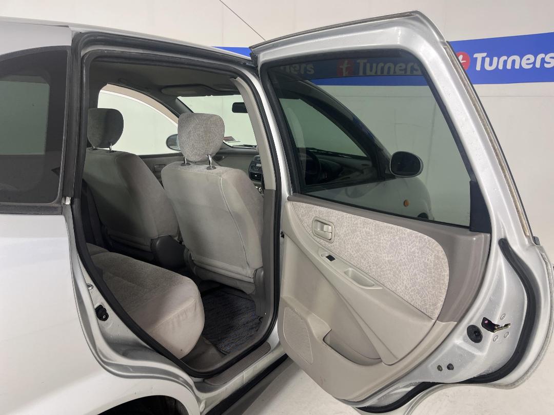 Photo '19' of Nissan Tino Photo '19' of Nissan Tino