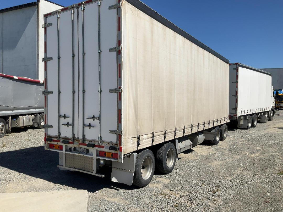 Photo '3' of ROADMASTER FG 4A-93 Curtain/Chiller Full