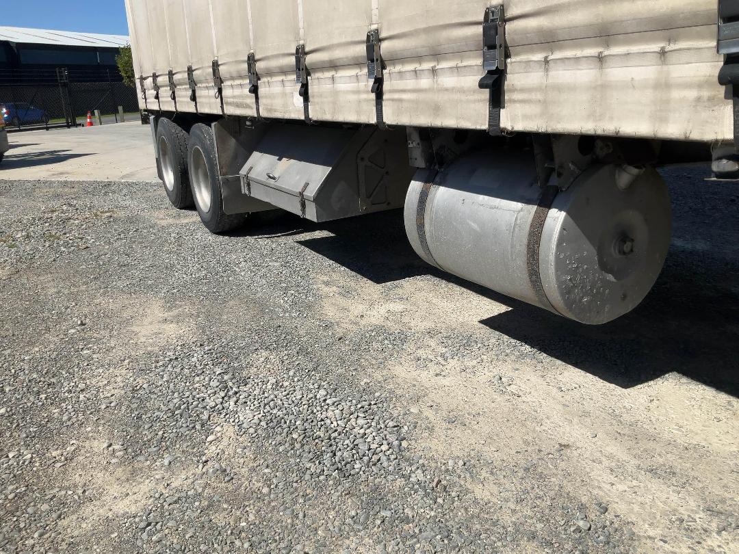 Photo '7' of ROADMASTER FG 4A-93 Curtain/Chiller Full