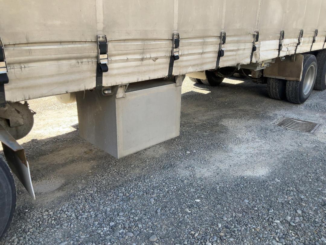 Photo '15' of ROADMASTER FG 4A-93 Curtain/Chiller Full