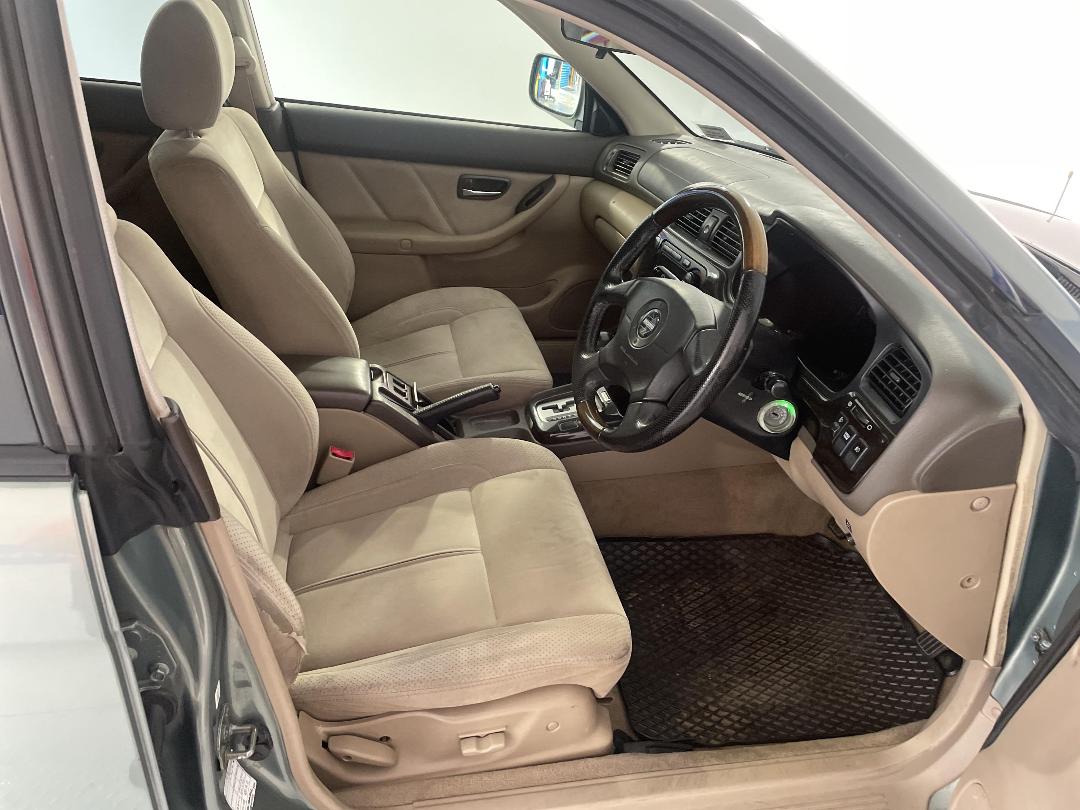 Photo '16' of Subaru Legacy