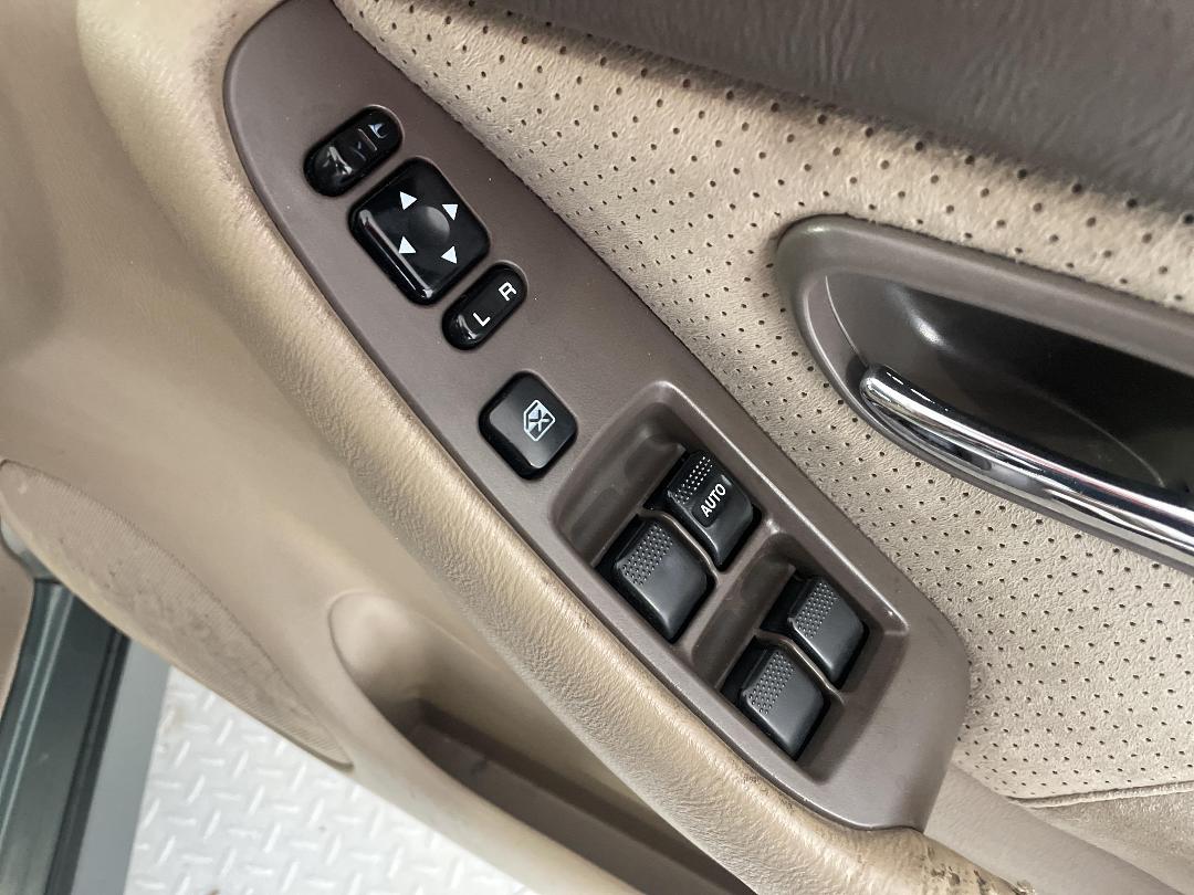 Photo '24' of Subaru Legacy